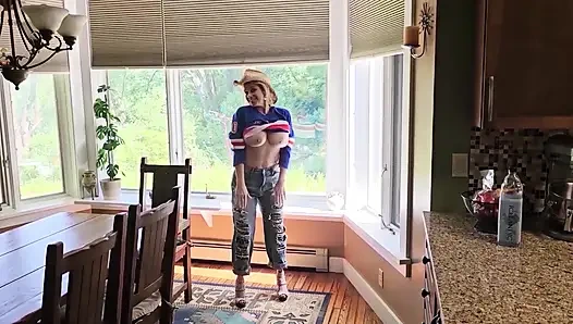 ONLY FAN leak Face Exposed Mistress Thursday Getting ready for the Game with her Big Tits bouncing