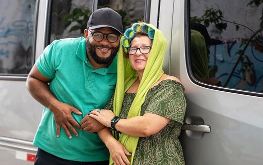 Şişman nine büyük zenci için sokaktan sikiliyor