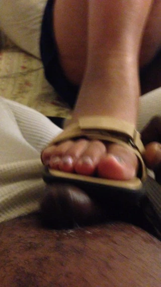 Courtney tan kama pompasını boşaltıyor