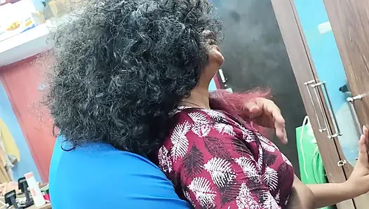 Ateşli çiftin romantik öpücüğü