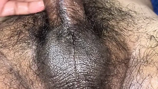 Seksi karım büyük penisine yağ masajı yapıyor