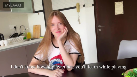 Üvey kız kardeş satrançta kayboldu ve amına iki kez boşalıyor