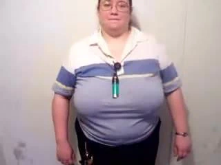 büyük göğüsler youtuber