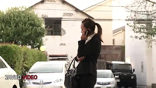 Japon hatun Ray arzusunu kremsi sert sikişle tatmin ediyor