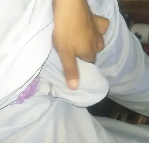 Bu Eid'de arkadaşım sikimi, taşaklarımı ve götümü emmek ve yalamak istiyor ben hazırlanıyorum