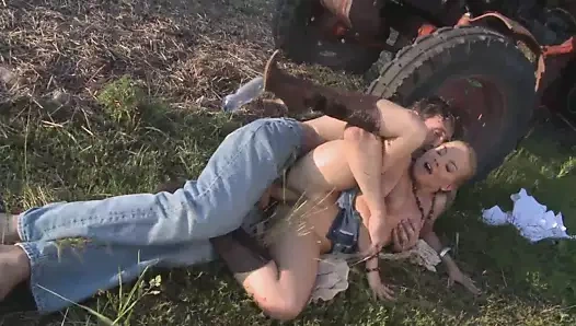 Valentina Blue acımasız anal seksi seven bir sarışın