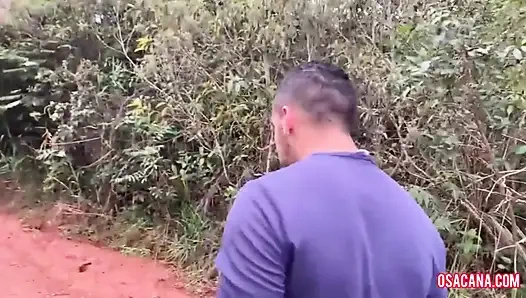 Yolda iki yaramaz kızla karşılaştık