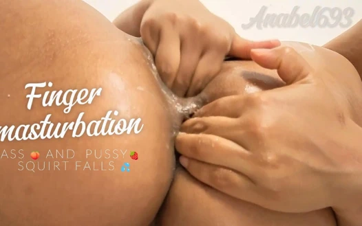 Parmaklarım popomu ve vajinamı mastürbasyon yapıyor