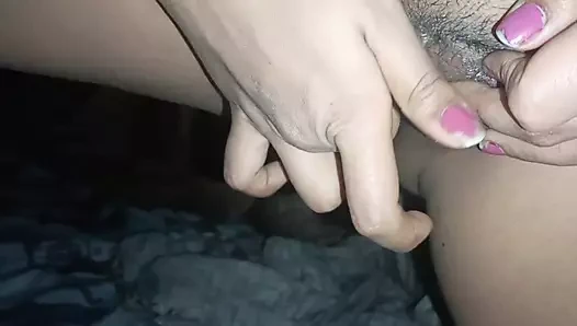 Üniversiteli Kız Erkekten Hoşlanıyor Ve Ona Odasında Sikişmek İçin Onunla Gelmesini Söyledi