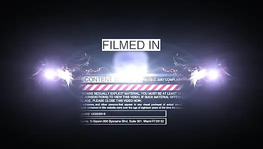 Naomi o sert yarağı alıyor