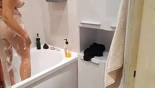 Genç üvey kız kardeşimi arıyorum ve mastürbasyon