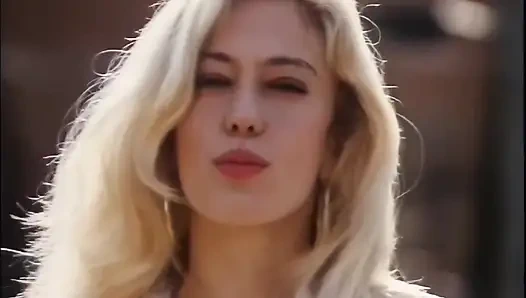 Moana pozzi sarışın kaltak sert ve derinden alıyor