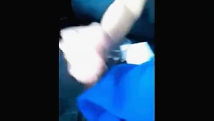 Tatlı kız arkadaş darbeler siyah erkek arkadaş içinde araba