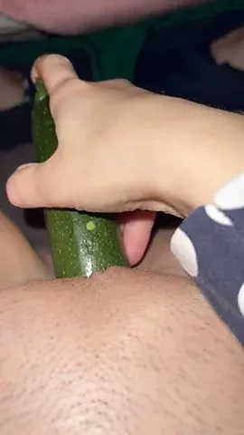 Meter un zucchini en mi concha