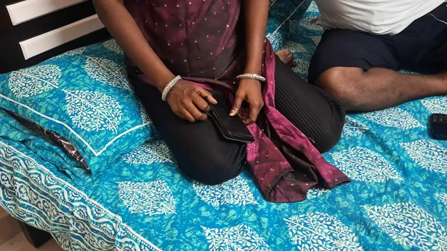 Ateşli üvey kız kardeş ve üvey erkek kardeş birbirlerini sikiyor