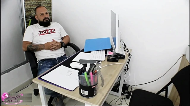 Daha iyi bir maaş almak için patronumla ateşli bir anlaşma yapıyorum ve sonunda göğüslerime dölünü veriyor - porno