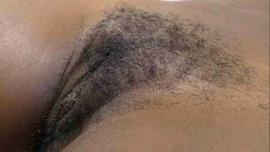 Güzel kısa saçlı siyah kedi creampied