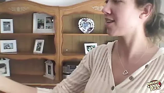 Freddie Elle kanepede tatlı anal sikişmeyi seven yeni fahişe
