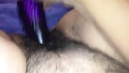 kız mastürbasyon ile bir mavi yapay penis kadar o squirts