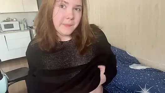 Daphne Key vibratörle kamerada kendini tatmin ediyor.