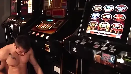 Ateşli Sarışınlarla Vahşi Sert Sikiş Ve Derin Sakso