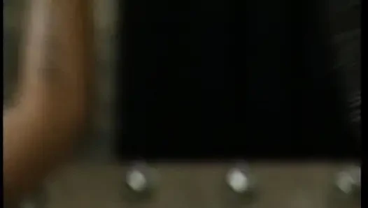 Kırbaçlanan Alman zenci bebek bağlı