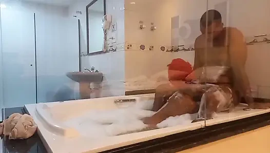 Çok kahkahalı bir dedikodunun kamera arkası