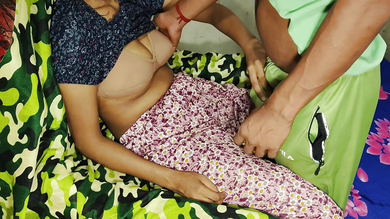 Arkadaşı işteyken arkadaşının karısı sikiliyor.