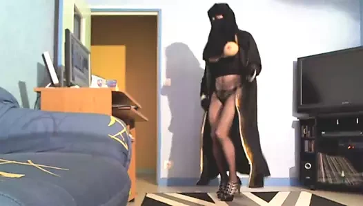 gros seins qui ballotte en niqab - carole.mp4