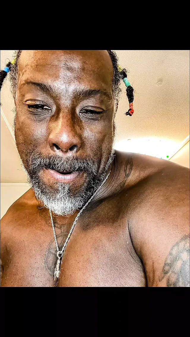 ОНА СКАЗАЛА "СТРИПТИЗ СОБЛАЗНЯЕТ СУЧКА", ТАК ЧТО Я СЛИЗАЛА БОЛЬШОЙ ЧЕРНЫЙ ЧЛЕН, КАК WRANGLER СТРАЗАМИ