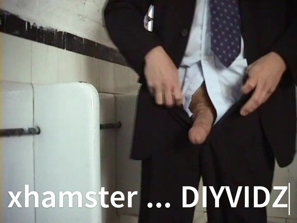 Gents tuvaletlerinde yarak dışarı - sadece solo videolar yükleyebilirsiniz