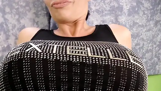 Düzgün Vücutlu Orta Yaşlı Seksi Kadın Karavanda Çifte Penetrasyon