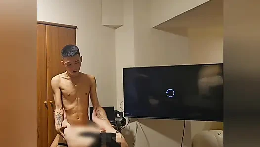 Et pisuarı bana yalvarmadan onu sevişmemi istemiyor