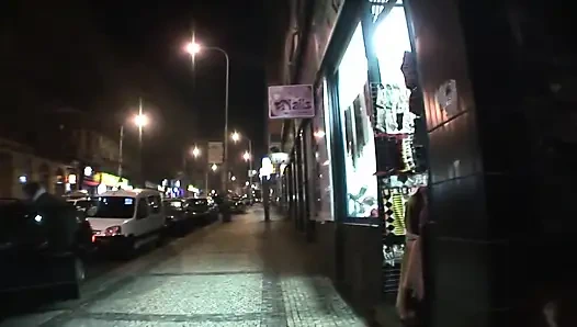 Küçük memeli kızıl saçlı genç kız erkek arkadaşı tarafından amını siktiriyor