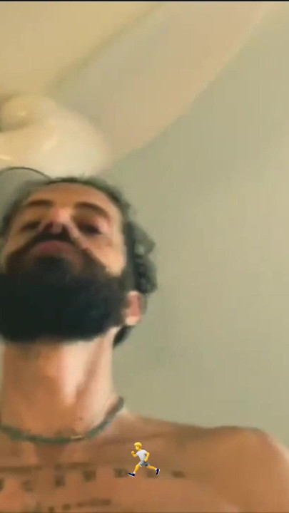 Amatör sarışın orta yaşlı seksi kadın basit bir oyunu kaosa dönüştürüyor