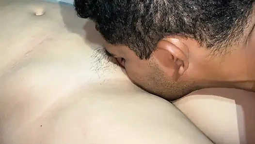 Bakire amcığımı ovuyor ve spermini Tamil Hindistan'da x videosundan içeri döküyor