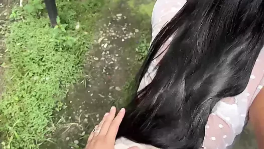 Öğrenci evinin verandasında öğretmenine şaşırıyor