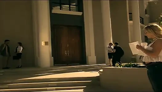 Güzel şık zevkler süslü oturma odasında sertleşiyor