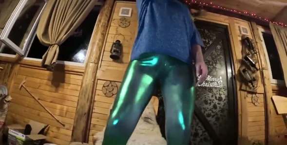 Parlak tayt deve toynağı dansı, gırtlağına kadar alma ve amcığıma boşalma
