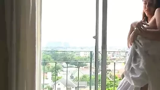 Yasmin'in sabah çayı için süte ihtiyacı var