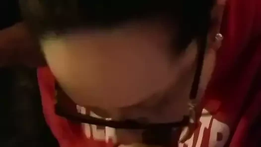 Utangaç iri güzel kadın siyah yarağı emmeye hazır