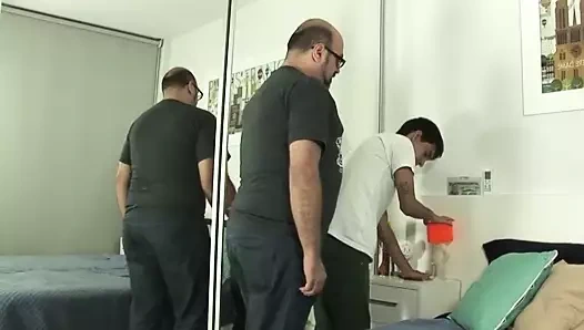 genç latin twink tatmin edici tombul baba ayı