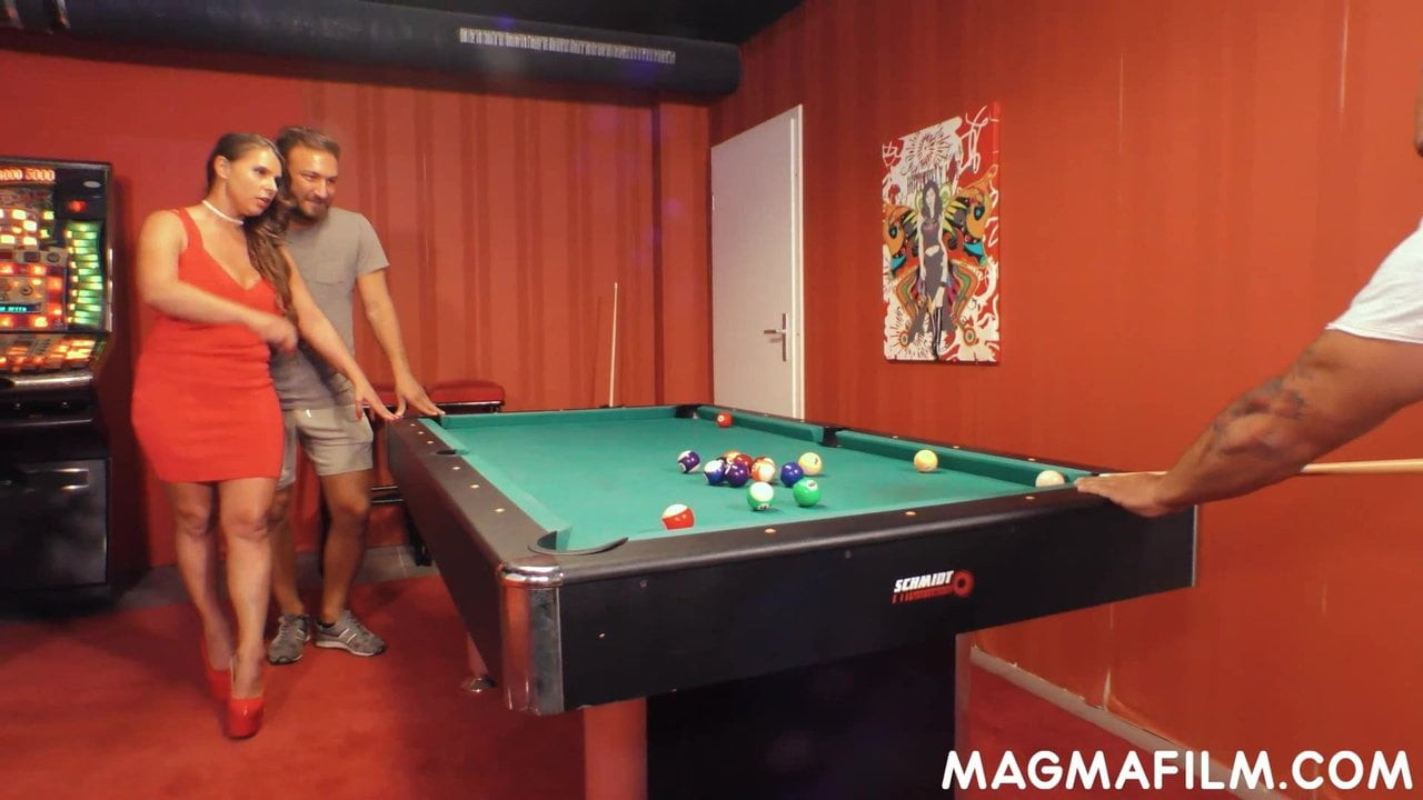 Seksi susi gets yüz cumshot itibaren iki büyük musluklar
