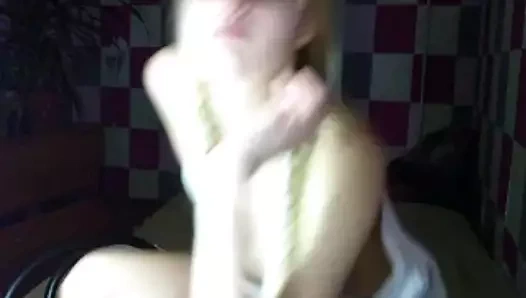 sarışın üzerinde cam