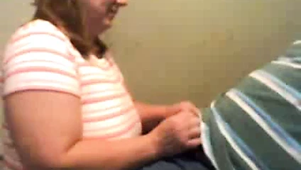 Evli kadın sakso çekiyor ve döl emiyor