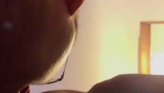 Oral seksle başlayan ve iyi bir kremli pirogla sona eren ateşli bir akşamdı