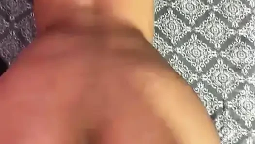 Üniversiteli yaşlı kız genç kız tarafından sikiliyor