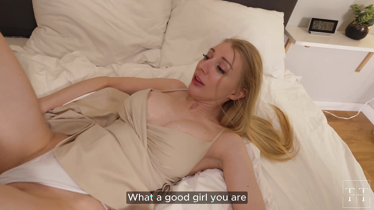 Anal dölleme! Ateşli sarışın ilk anal orgazmını yaşıyor. 4K HD Tim Team