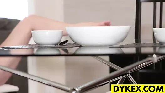 dyke KEDİ için kahvaltı