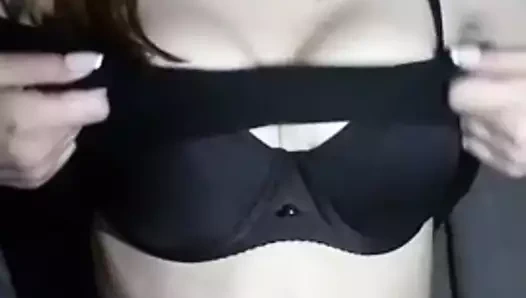 Hatun bomba da soyunuyor